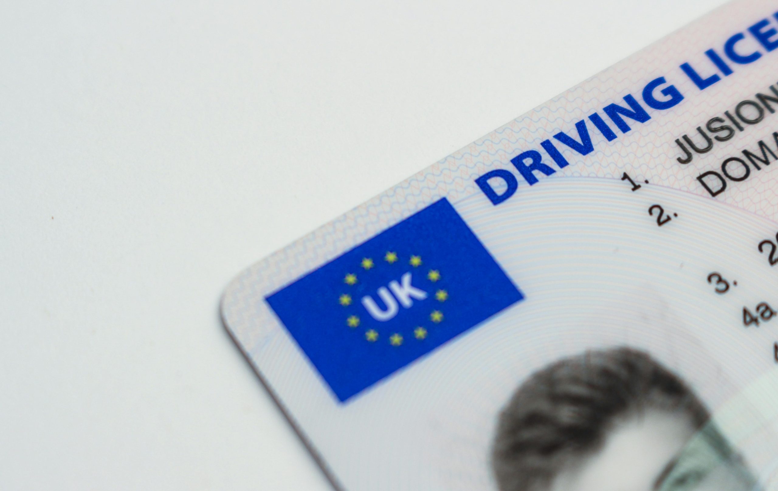 Divergență digitală: Belgienii adoptă serviciile bancare prin smartphone-uri, dar resping ID-urile digitale