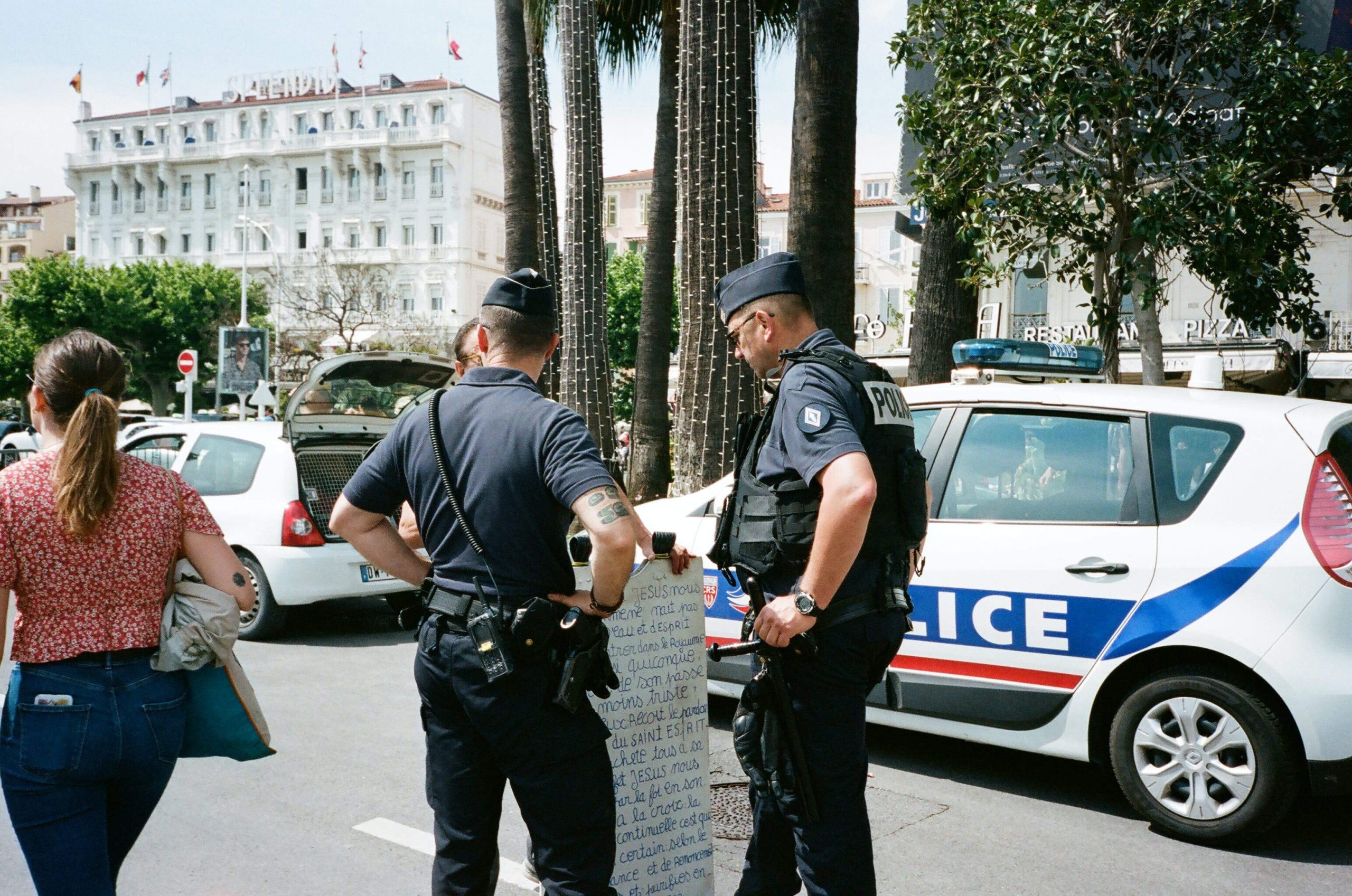 Un turist german a fost ucis într-un atac lângă Turnul Eiffel din Paris